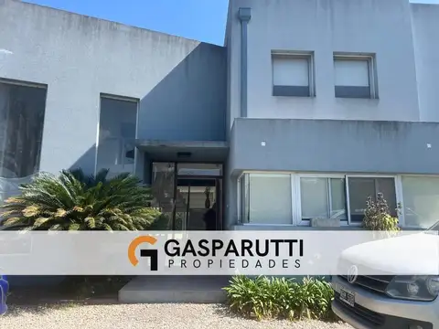 Casa 5 ambientes con 5 baños