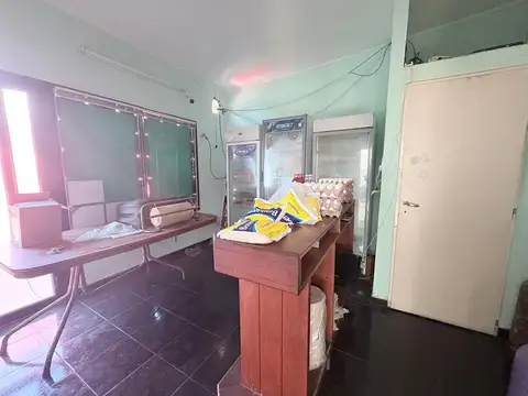 Casa 3 dormitorios - Local comercial - Cochera - BATLLE Y ORDOÑEZ JOSE  al 2000