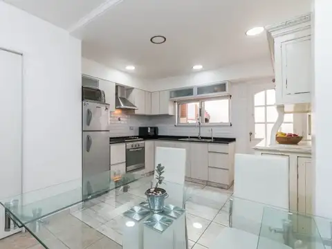 Depto Tipo Casa en Alquiler con 1 cocheras