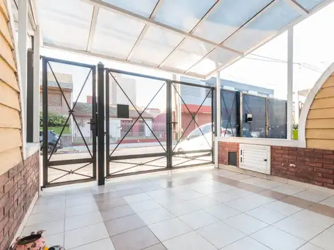 Depto Tipo Casa en Alquiler de 4 ambientes