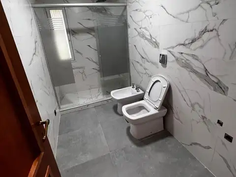 CASA EN VENTA DE 4 DORMITORIOS EN GUADALUPE