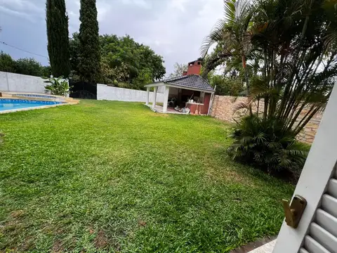 Casa en Venta con 2 cocheras