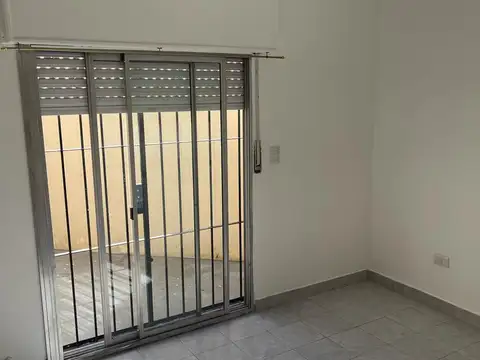 58 9 y 10- Departamento 1 dormitorio con patio