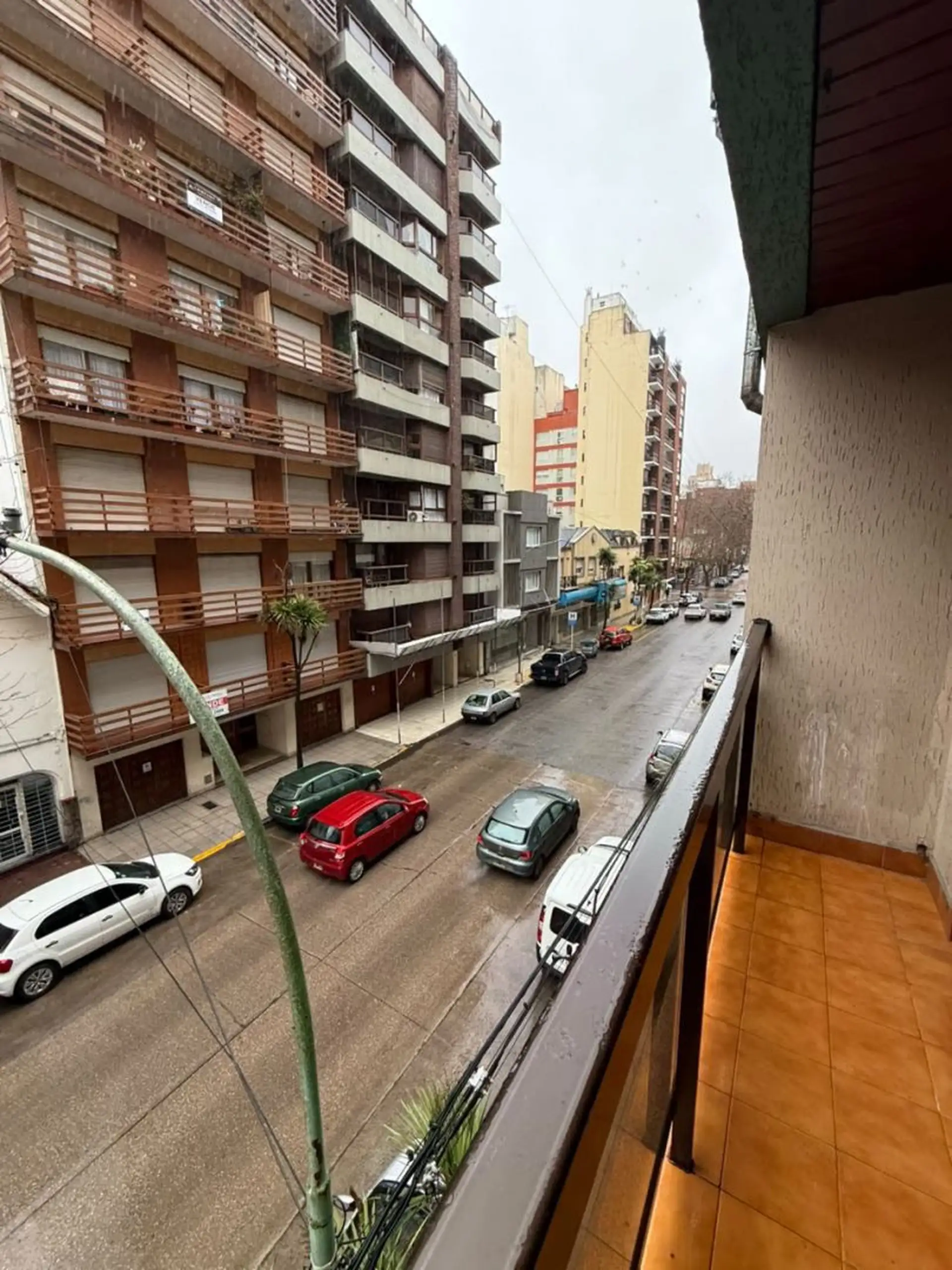 ALQUILER 3 AMBIENTES CON BALCÓN Y LAVADERO EN LA PERLA