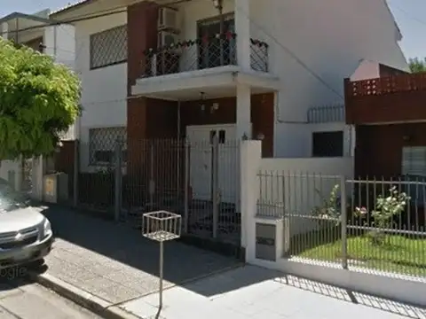 Casa para dos familias.