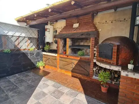 Casa para dos familias.