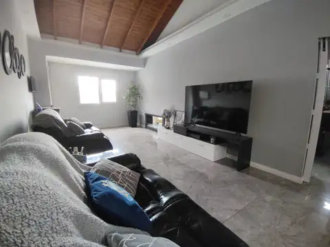 Casa 7 ambientes con 5 baños