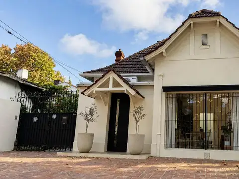 Casa/ Local / terreno en  venta ubicada en San Isidro sobre Av Libertador Apta Comercial