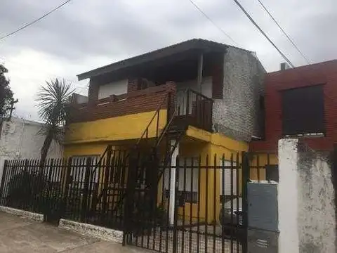 OPORTUNIDAD CASA 6 AMBIENTES CON COCHERAS