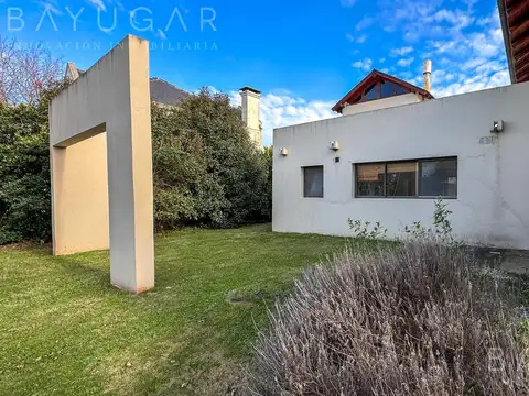 Casa en Venta con 3 cocheras