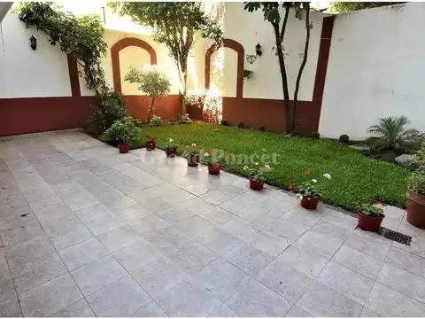 Alquiler Departamento 4 Ambientes con Jardín, Patio y Cochera