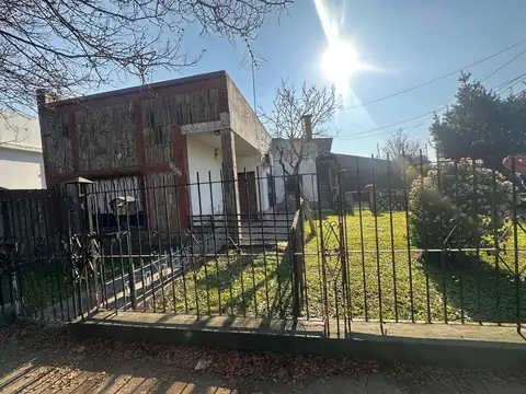 Avenida Valentin Vergara e/ 18 y 19 1800