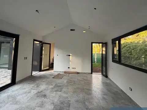 Casa en Venta en Barrio Parque Leloir, USD 470.000