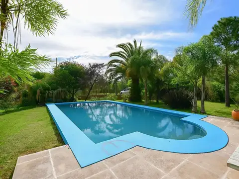 Casa en Venta con 2 cocheras