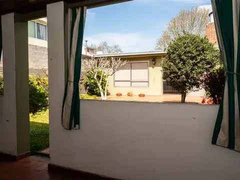 CASA DE 2 DORMITORIOS EN VENTA TOLOSA CON QUINCHO