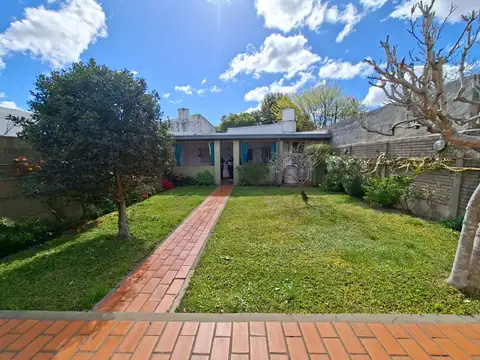 Casa 3 ambientes con 2 baños