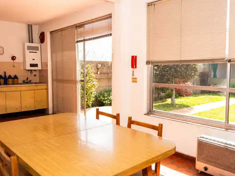 CASA DE 2 DORMITORIOS EN VENTA TOLOSA CON QUINCHO