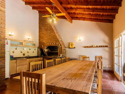 Casa 7 ambientes con 5 baños