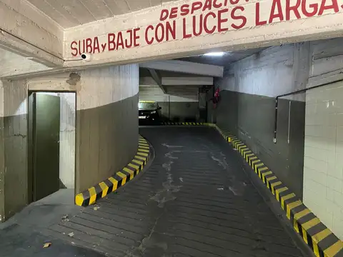 Cochera en venta, Avevedo y Camargo, para aprovechar