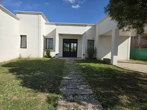 Casa Jardin y Piscina a Estrenar Club de Campo Horizontes Al Sur Corredor Verde Canning San Vicente