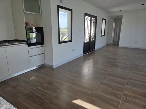 Casa 4 ambientes con 3 baños