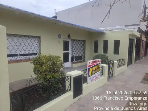 Casa en Alquiler en Ituzaingó – Amplios Espacios y Cochera
