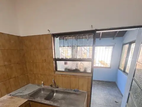 Casa 3 ambientes con 1 baño