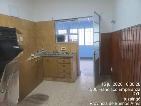 Casa en Alquiler en Ituzaingó – Amplios Espacios y Cochera