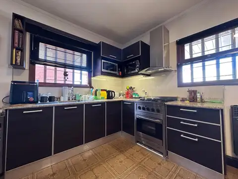 Casa en Venta con 4 cocheras