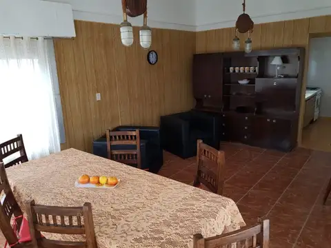 Casa 5 ambientes con 4 baños
