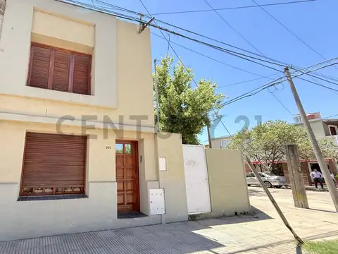 Casa en esquina premium en Venado Tuerto – Apta crédito.