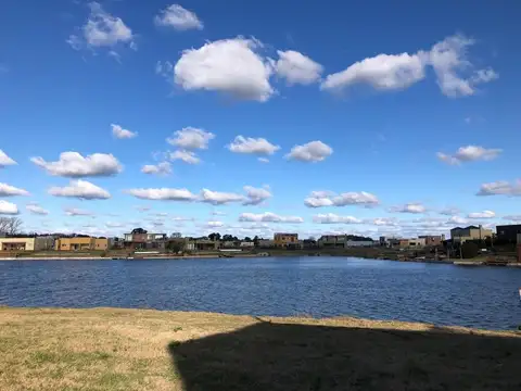 Venta de lote a la laguna en San Sebastian area 11