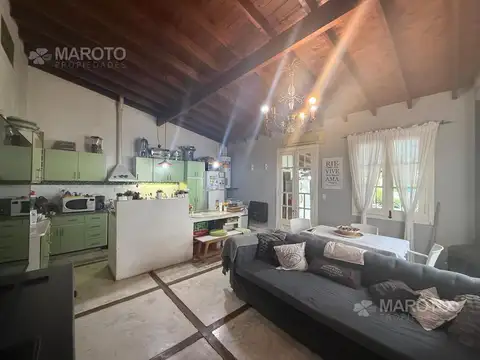 Casa en Venta con 3 cocheras
