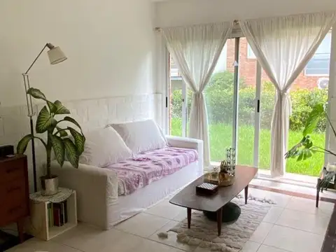 Departamento 2 ambientes con patio en alquiler las Mercedes