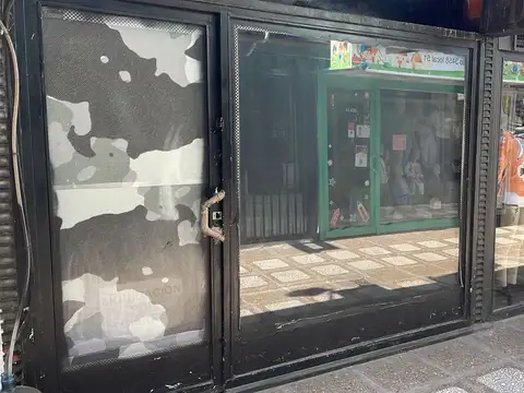LOCAL COMERCIAL CON SOTANO 32 M2 PEATONAL BELGRANO. SE VENDE CON RENTA HASTA ENERO 2027 