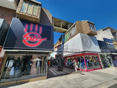 LOCAL COMERCIAL CON SOTANO 32 M2 PEATONAL BELGRANO. SE VENDE CON RENTA HASTA ENERO 2027!!