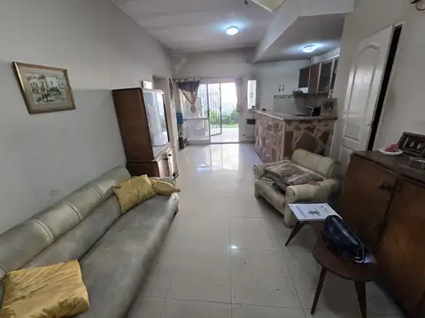 Casa 2 amb. Cochera, en alquiler en Temperley