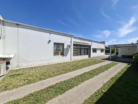 Casa 7 ambientes con 2 baños