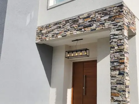 Casa en Alquiler en Pilar del Este - Santa Lucia, USD 1.200