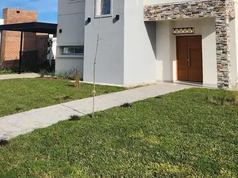 Casa en Alquiler de 3 dormitorios