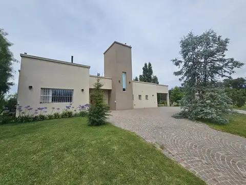 VENTA Y ALQUILER DE CASA EN COMARCAS DE LUJAN BARRIO SANTA INES
