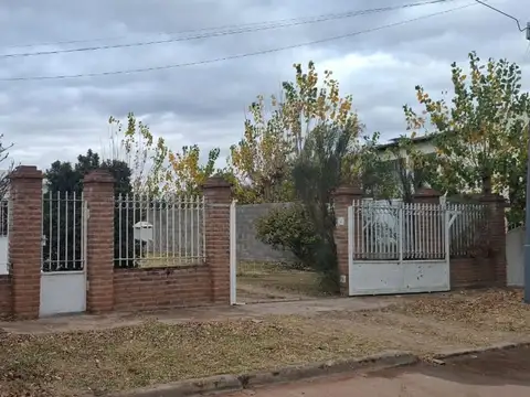 Casa 2 dormitorios Barrio Cerros Colorados