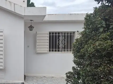 Casa en Alquiler con 1 cochera