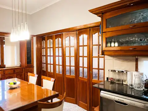 Casa 5 ambientes con 2 baños