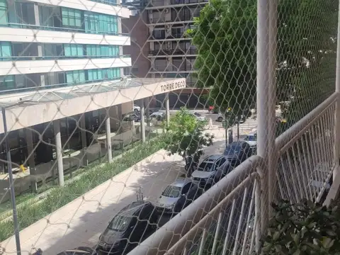 4 ambientes luminosos, con dependencia y cochera 