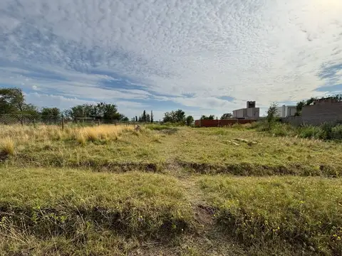 Terreno Alelies entre Berton y Av. Uruguay