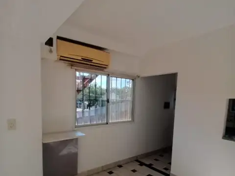Depto Tipo Casa en Alquiler de 3 ambientes