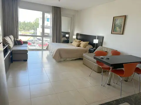 Condominio amoblado vista calle 