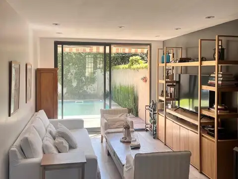 Casa en Venta con 2 cocheras