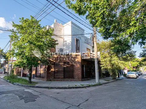 Venta Triplex 4 ambientes con terraza en Villa Sarmiento.